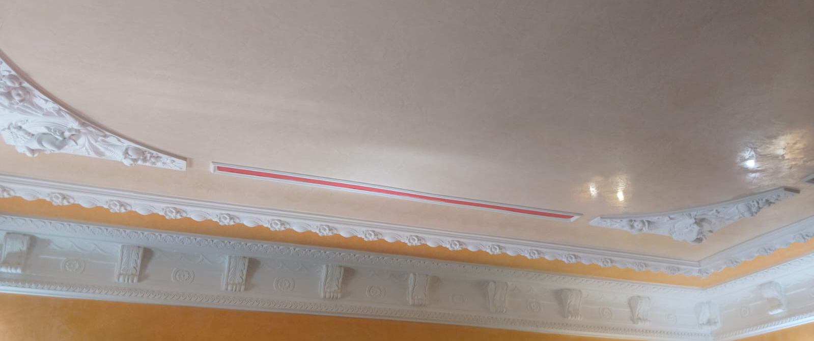 Cornice e soffitto con pittura ottocento